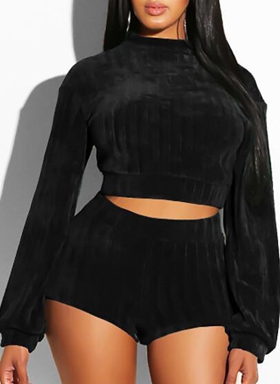 Short top and shorts suit