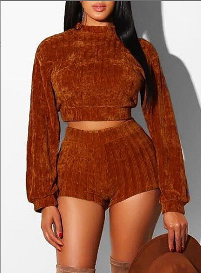 Short top and shorts suit